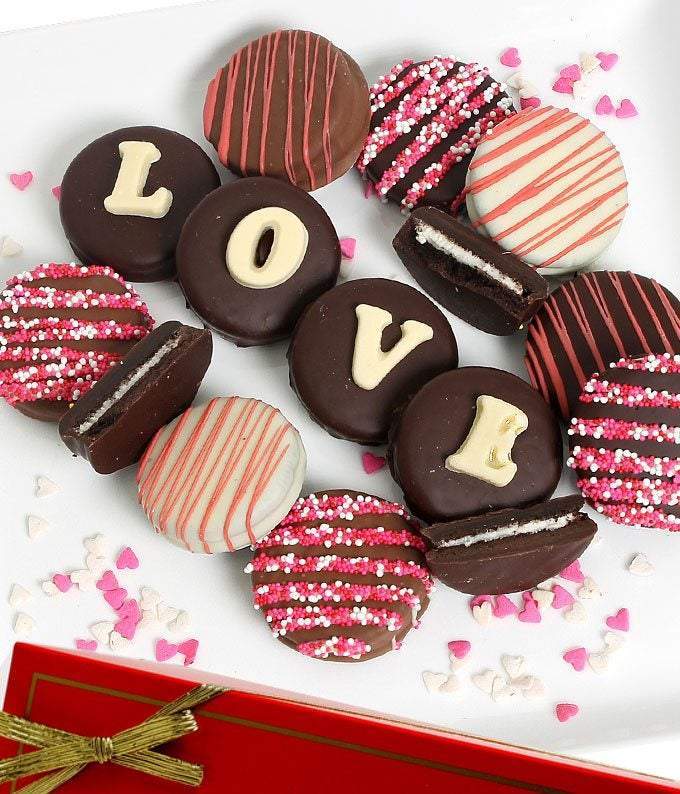 Valentine&#39;s Day chocolate covered cookies
