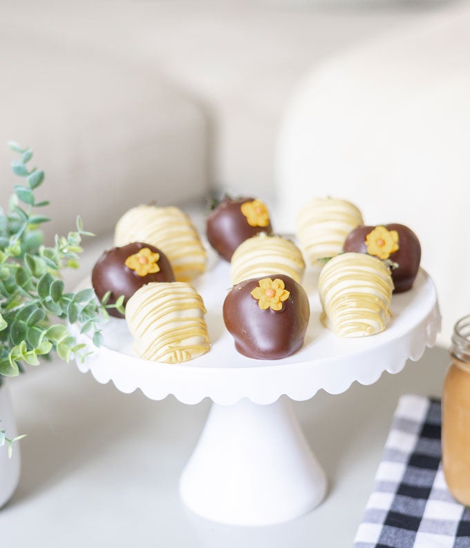 Chocolate Covered Sunflower Strawberries for Mom