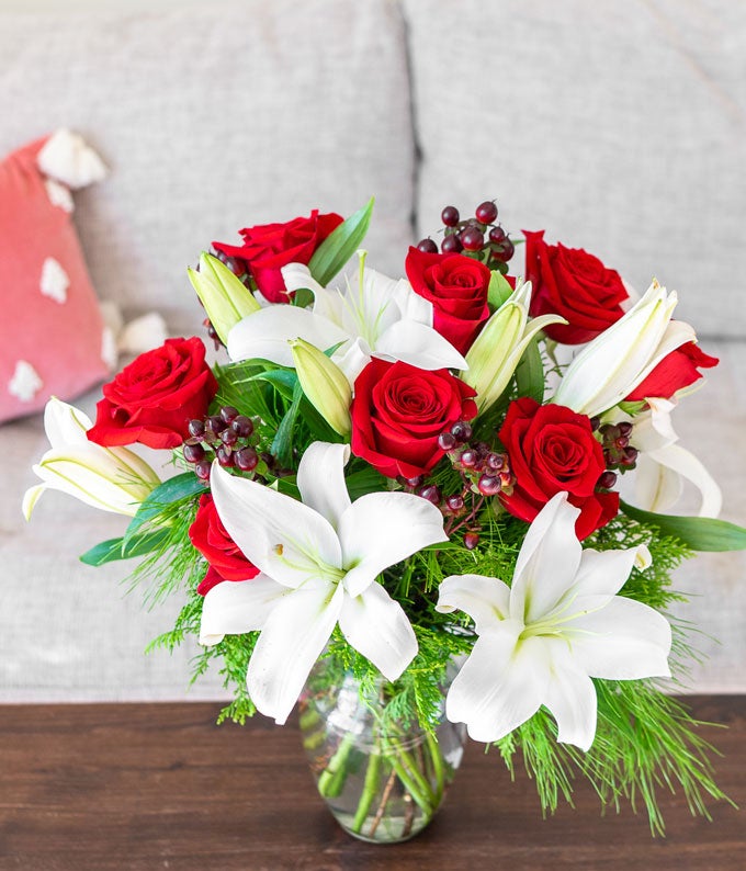 Classic Christmas Lily Bouquet with White Wine