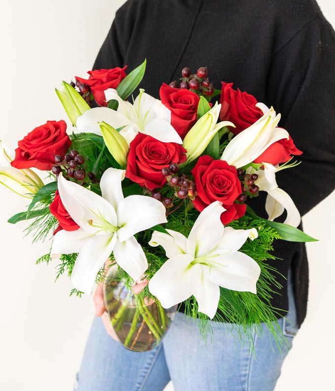 Classic Christmas Lily Bouquet with White Wine