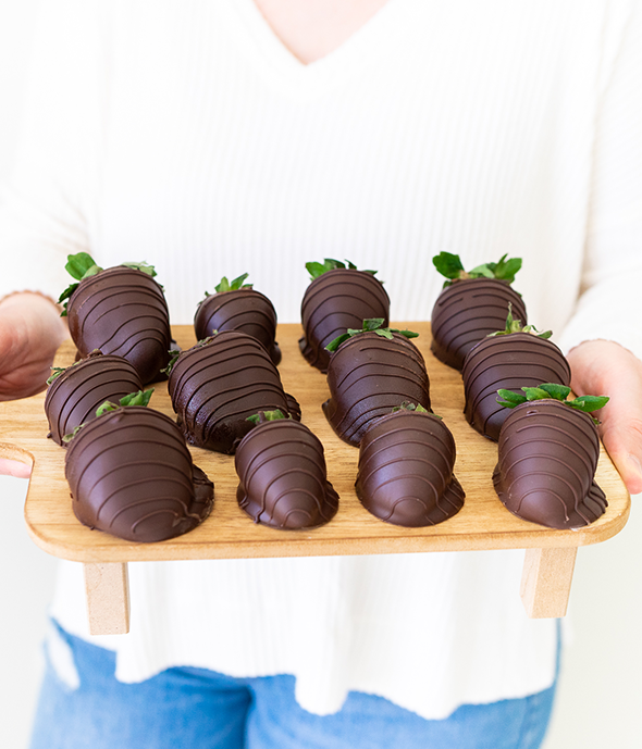 Dark chocolate dipped strawberries for delivery