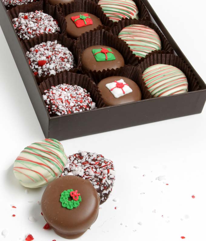 Christmas chocolate covered oreos with peppermint flavor